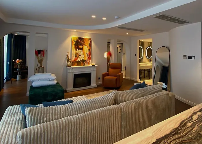 Δωμάτια σε οικογενειακή κατοικία La Luma Suites&hostel *
